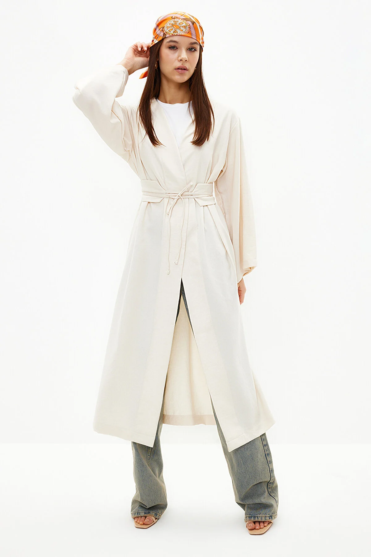 Trendyol Modest  Gewebter Kimono und Kaftan in Leinenoptik mit steinernem Taillenband-Detail TCTSS24KK00001