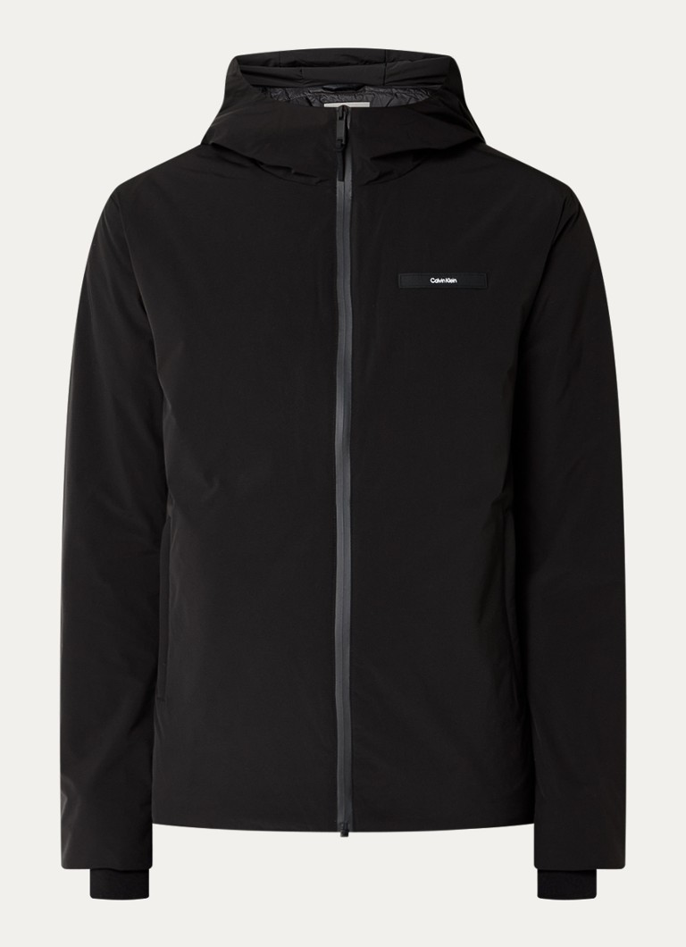 Calvin Klein Softshell jakna s kapuljačom i džepovima s patentnim zatvaračem