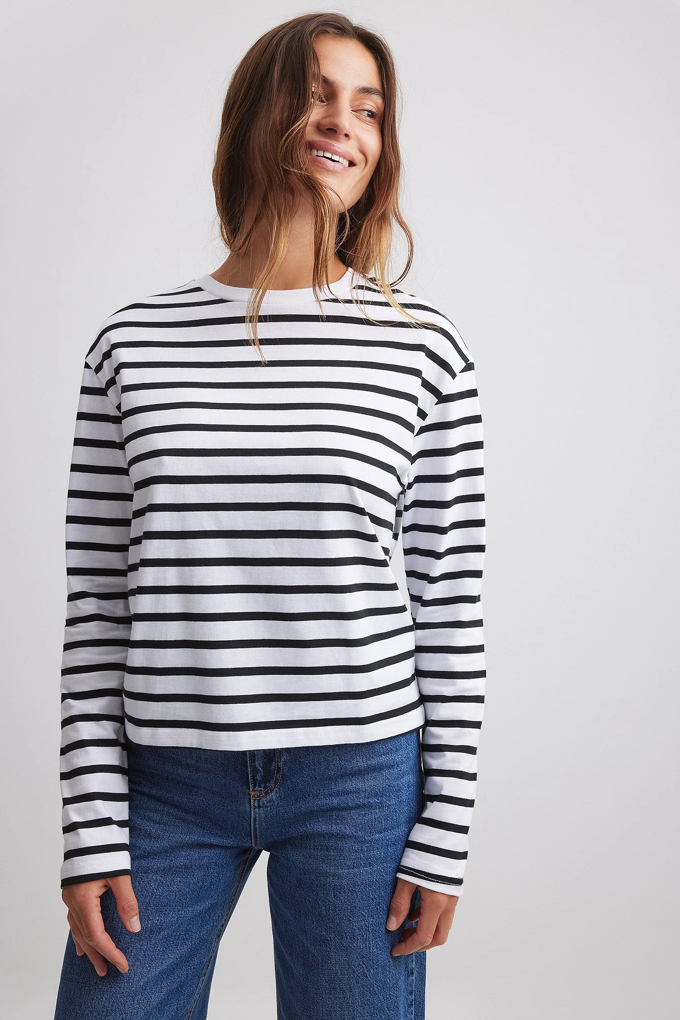 Gestreiftes Oversize-Oberteil mit langen Ärmeln