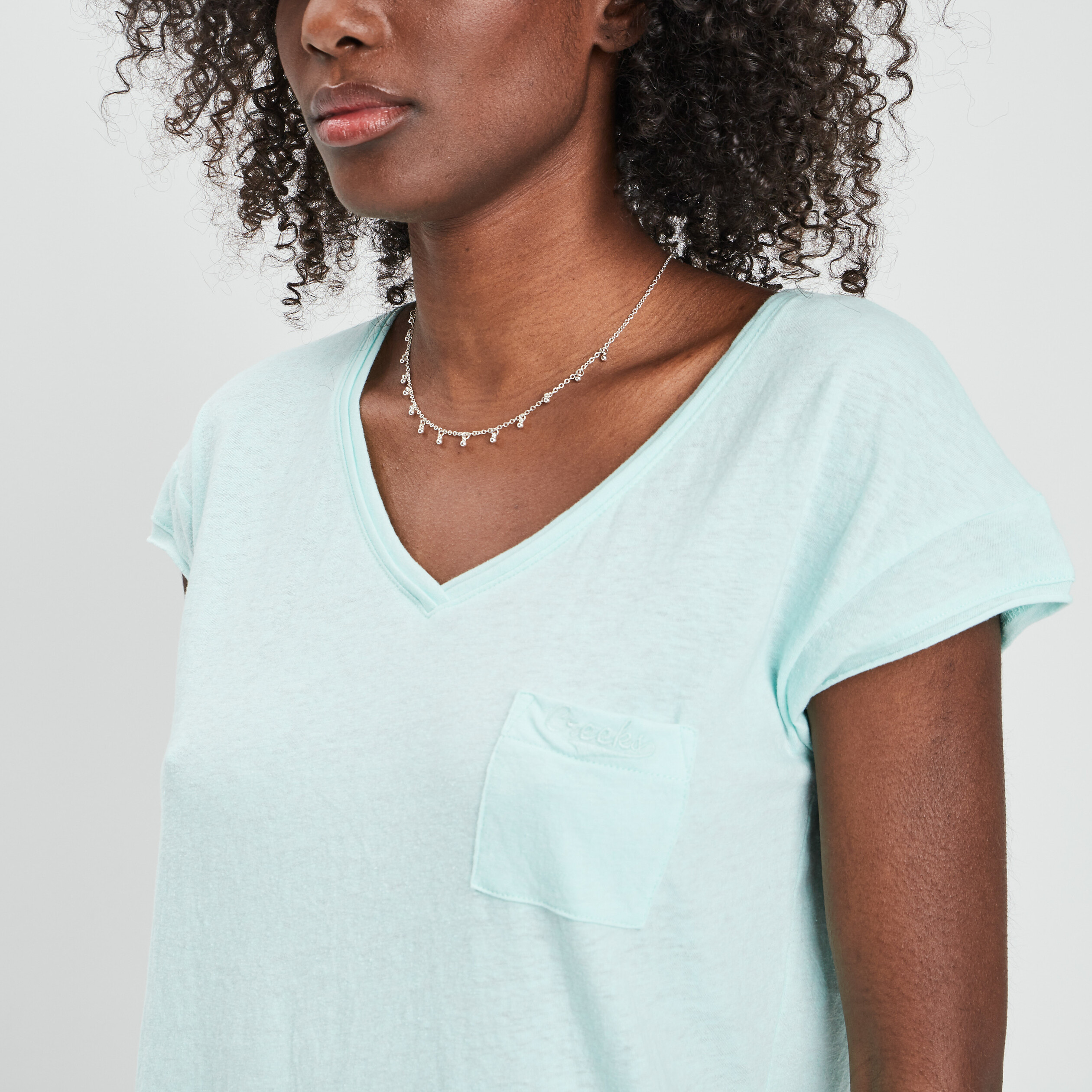 T-shirt col v poche poitrine Creeks bleu clair femme | La Halle