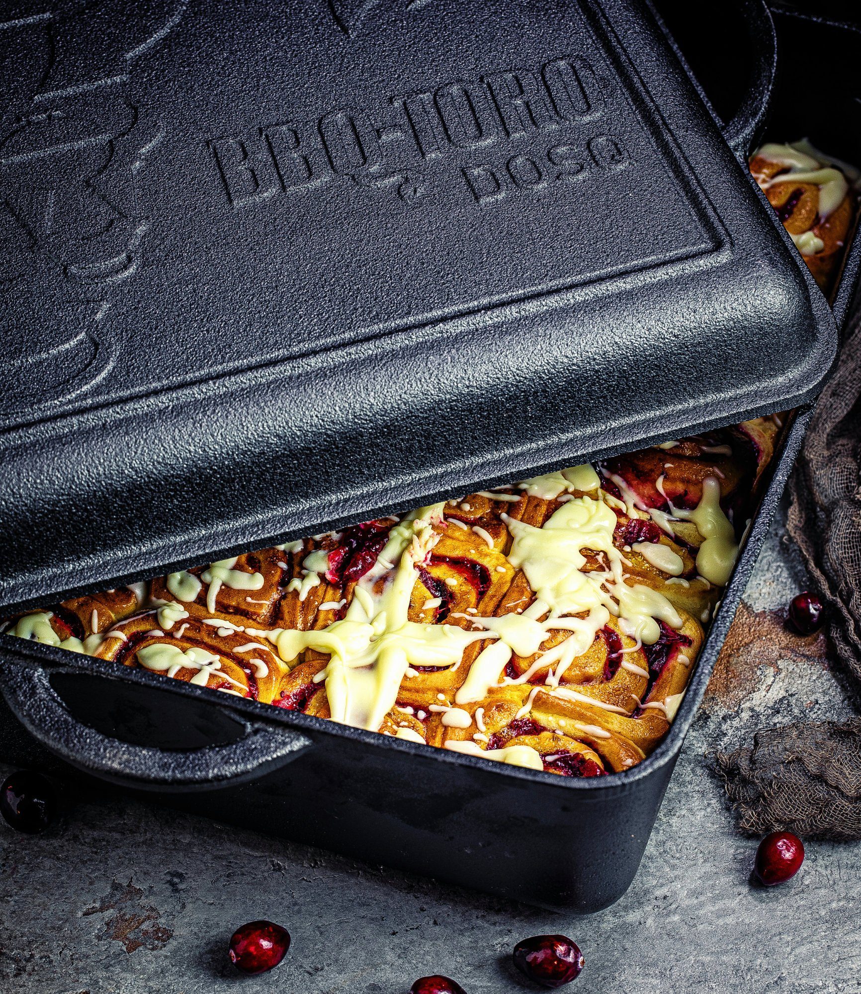 BBQ-Toro Bräter Dutch Oven Pan, 9,5 Liter, Gusseisen Kochtopf, Gusstopf, Gusseisen (2-tlg)