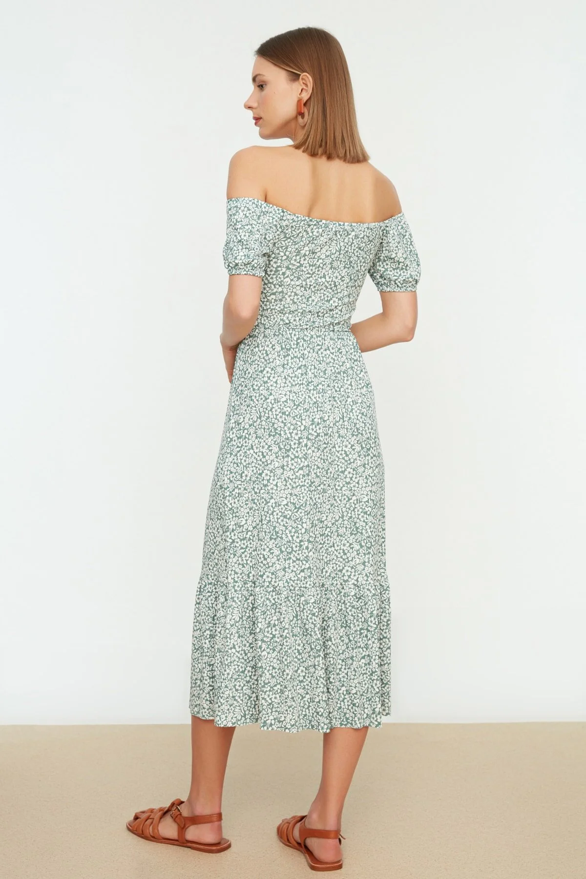 Trendyol Collection  Mintgrünes, bedrucktes Cord-Strickkleid mit Carmenkragen