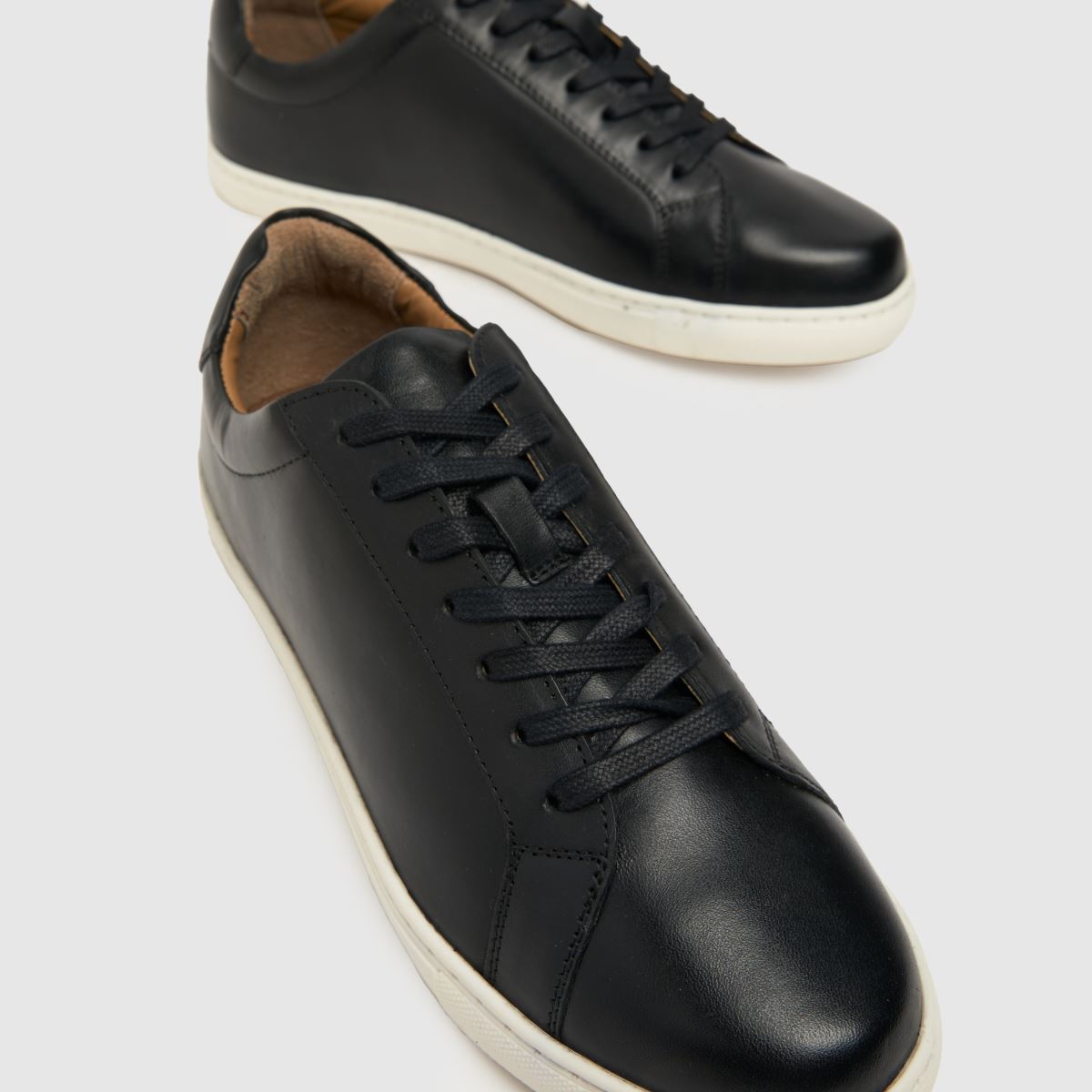 Usnjeni športni copati Schuh Wayne v črno-beli barvi