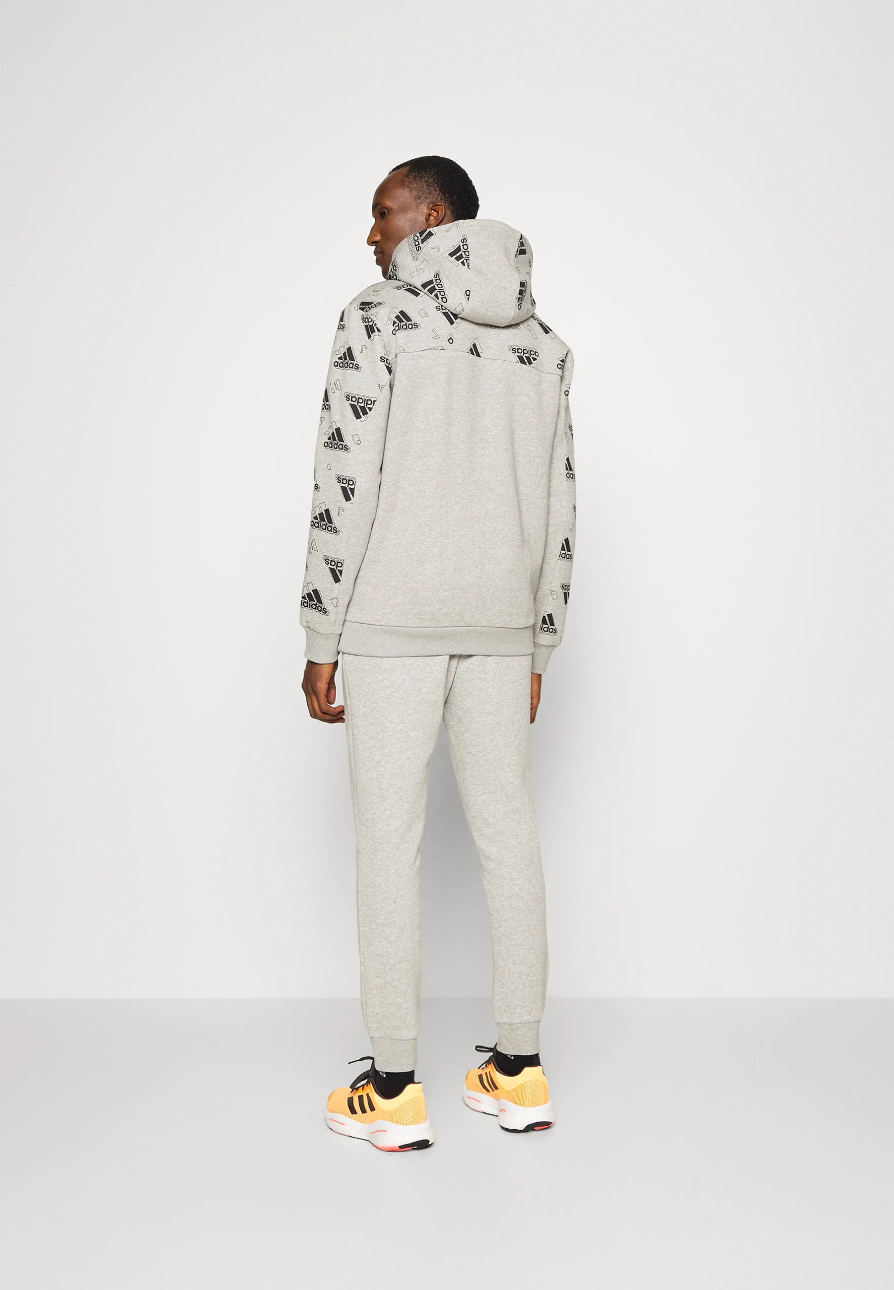 adidas Sportswear ESSENTIALS TAPERED - Pantalones de chándal