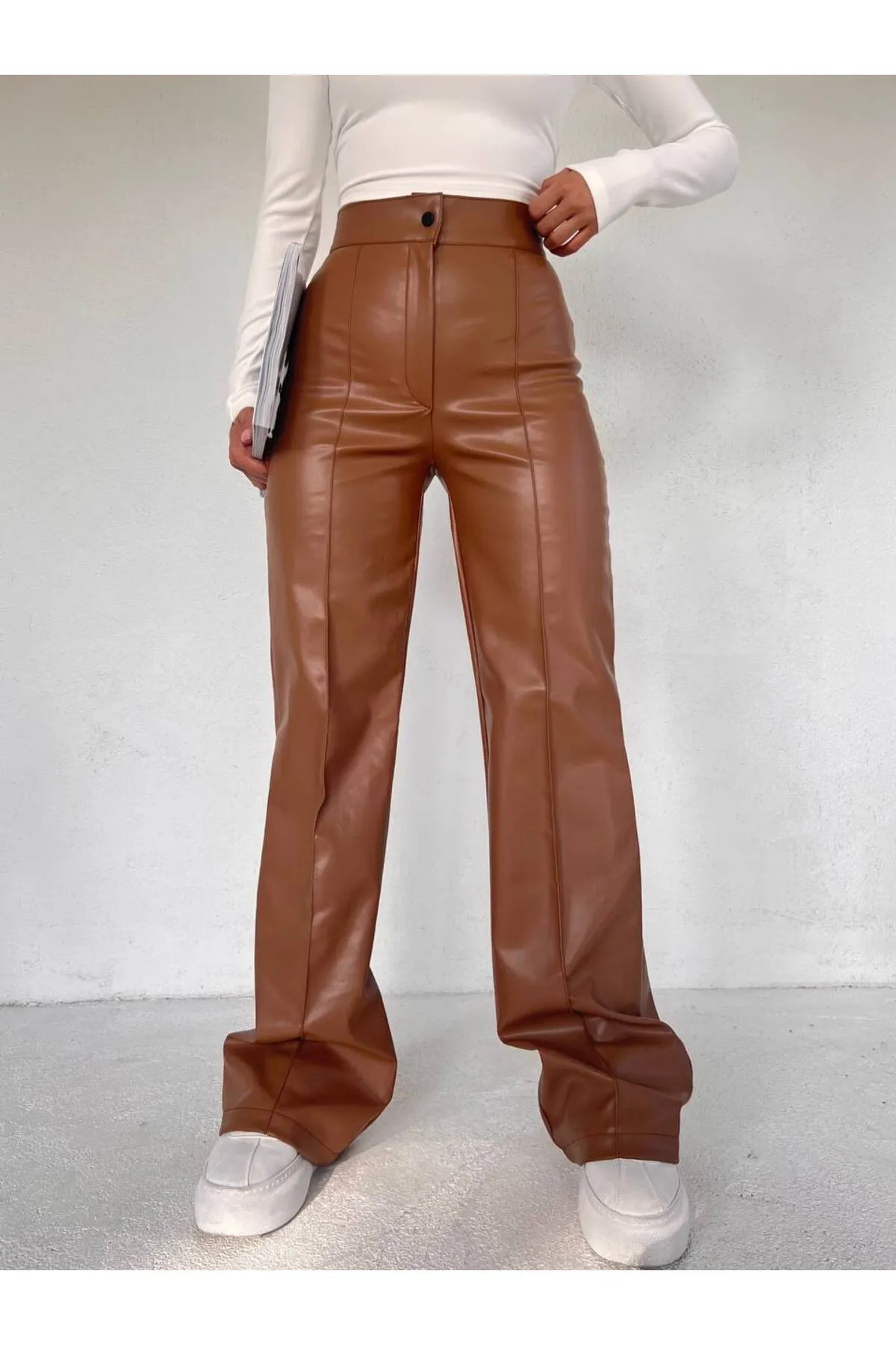 VOLT CLOTHİNG  Damenhose aus geripptem Leder