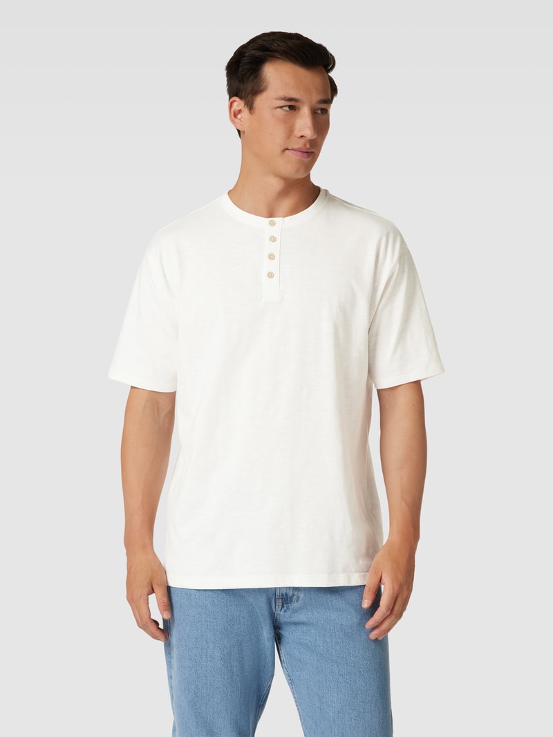T-Shirt mit Knopfleiste in offwhite
