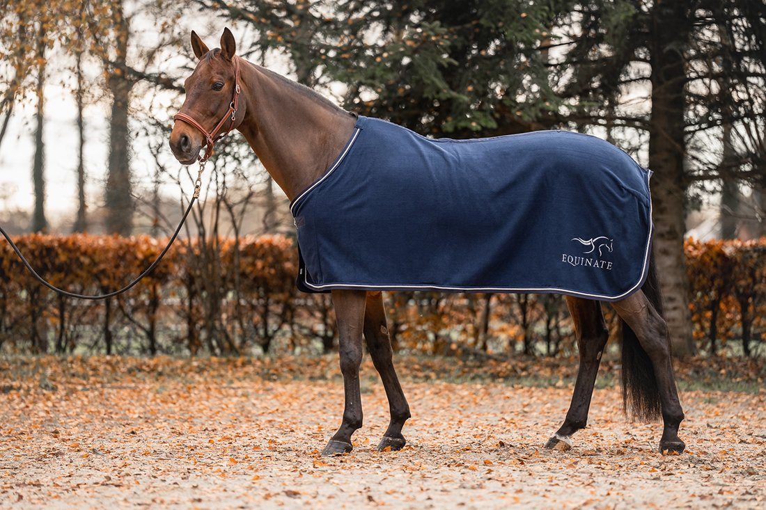 Equinate Pferde-Abschwitzdecke Abschwitzdecke Springdale Polar Fleece Widerristpolster Zierkordeln, atmungsaktiv