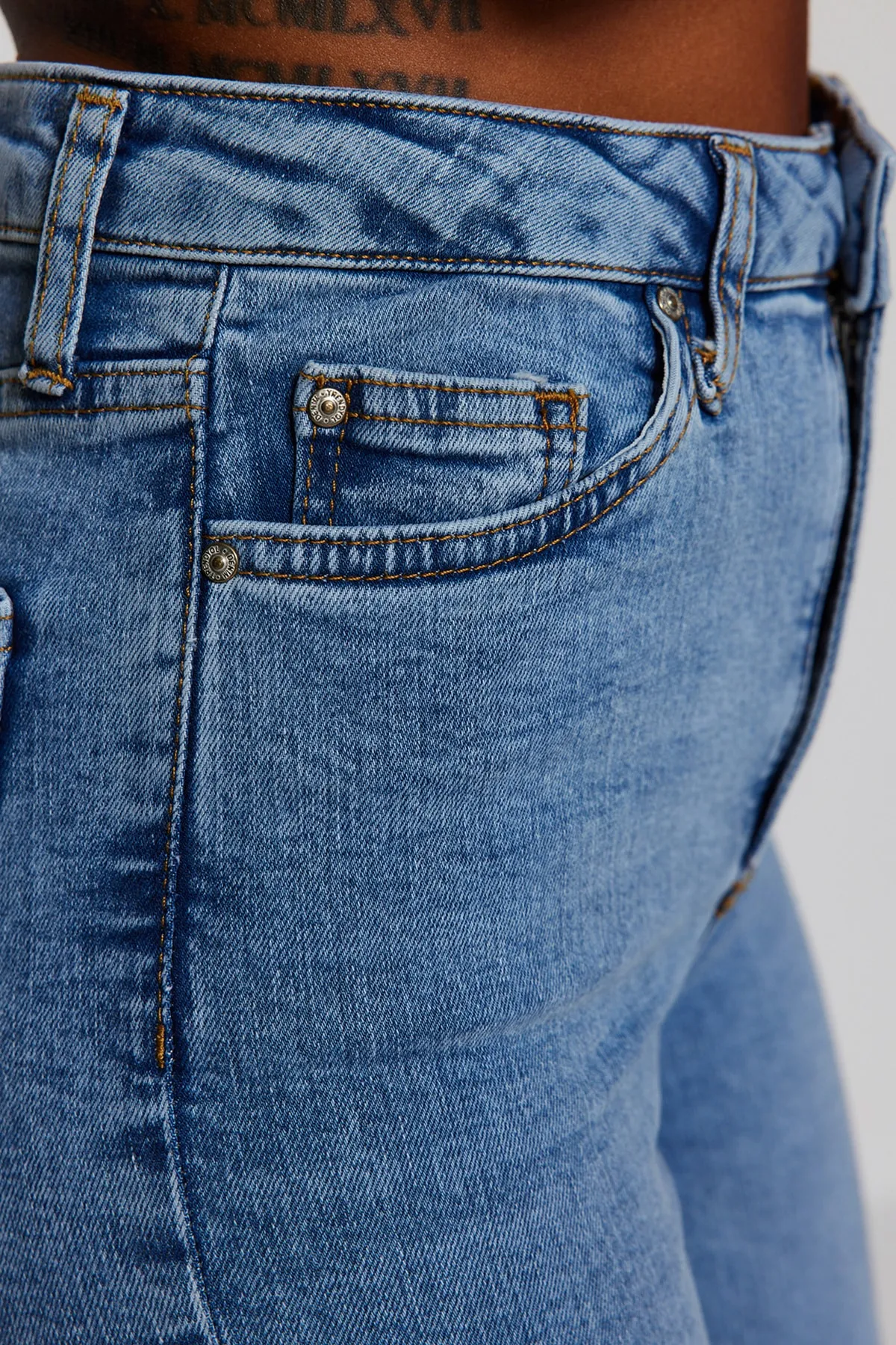 Trendyol Collection  Blaue Skinny-Jeans mit superhoher Taille TWOSS22JE0560