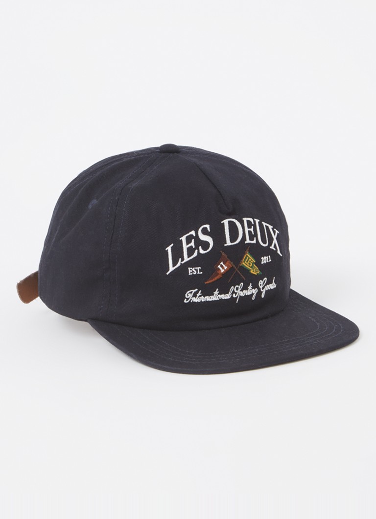 Les Deux Ivy League cepure ar logotipa izšuvumu