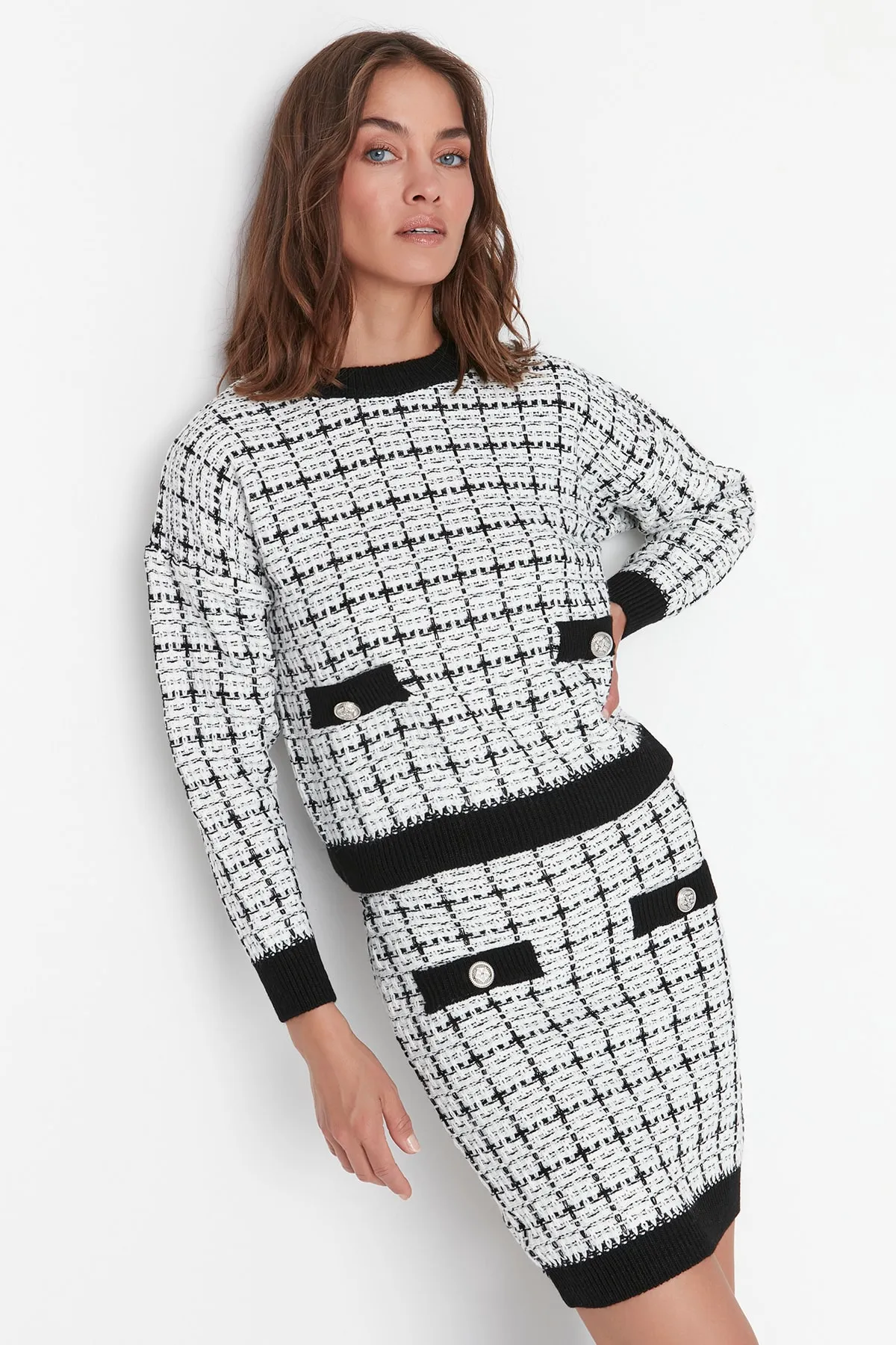 Trendyol Collection  Schwarzes Set aus Oberteil und Unterteil in Tweed-Optik mit Glitzer-Strickrock TWOAW21AU0003