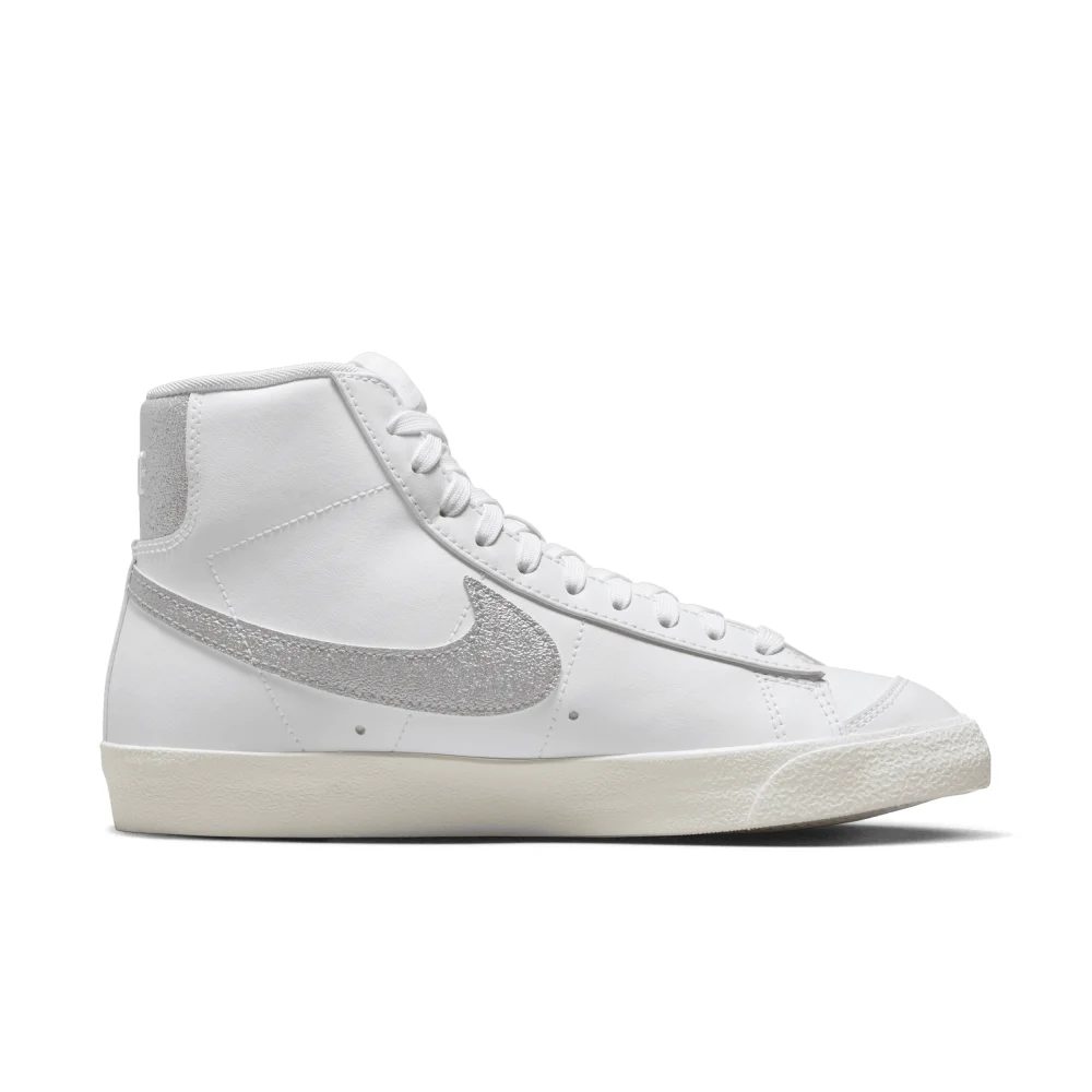 Nike Blazer Mid 77 ESS DQ7574-100 / weiss