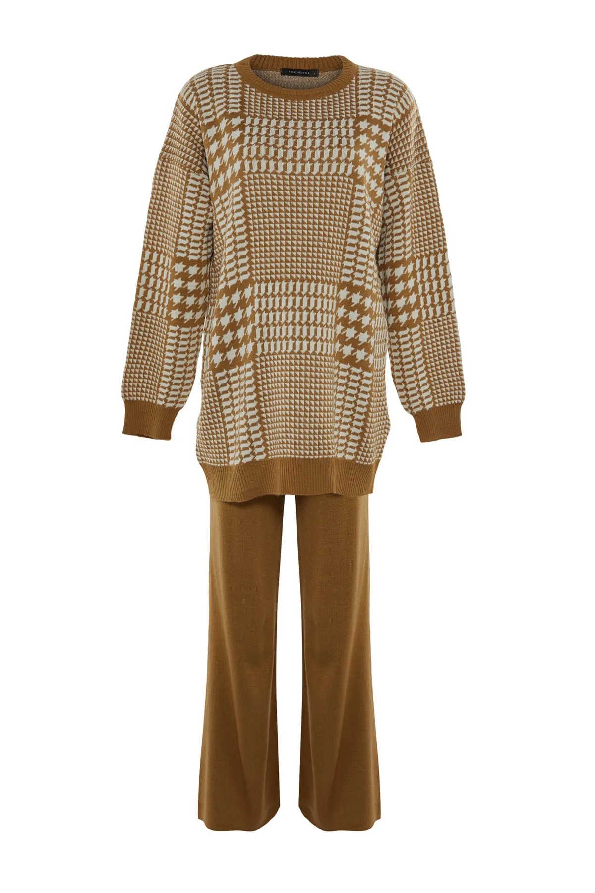 Trendyol Modest  Kamelfarbenes Strickset aus Pullover und Hose mit Hahnentrittmuster TCTAW23US00007