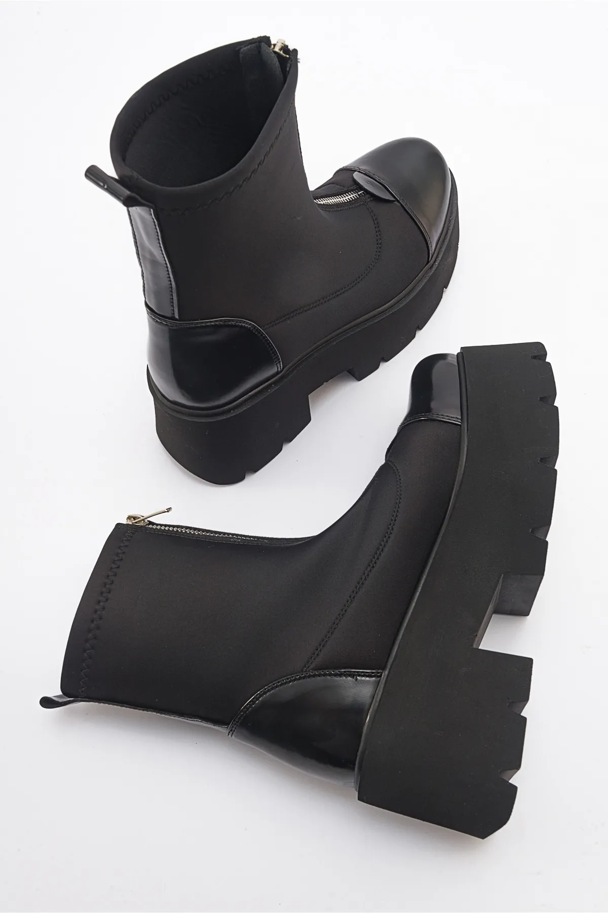LuviShoes  BRAY Damen-Stiefel aus schwarzem Lackleder mit dicker Sohle aus Scuba