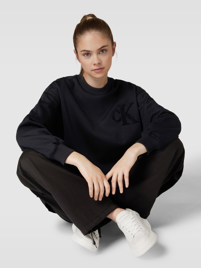Sweatshirt mit Label-Detail Modell 'CHENILLE' in black