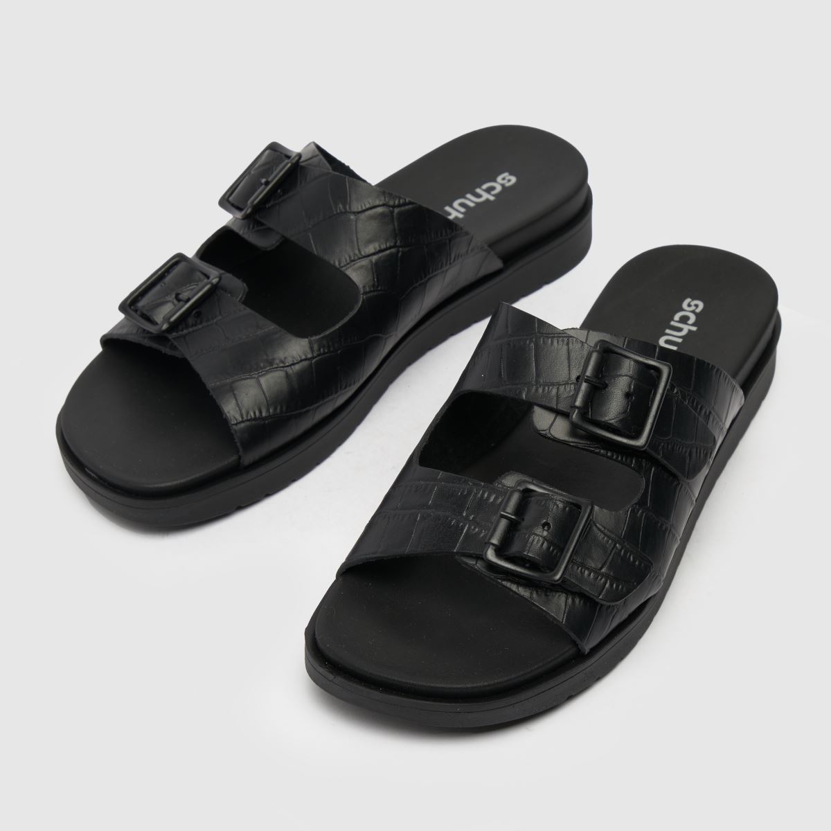 Schuh Trista Croc Croc csatos talpú szandál fekete színben