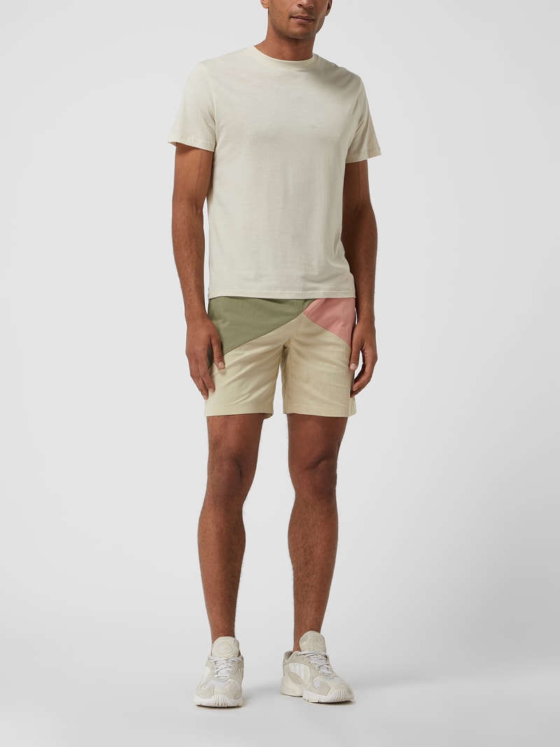 Shorts mit Stretch-Anteil in olivgrün
