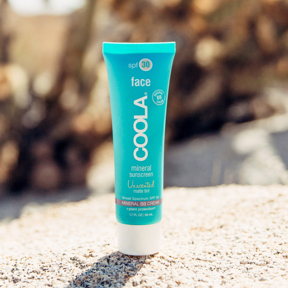 Coola Lotion Solaire Minérale Visage Mate Teintée SPF30 Protection solaire riche en ingrédientsnaturels hydratants et antioxydants