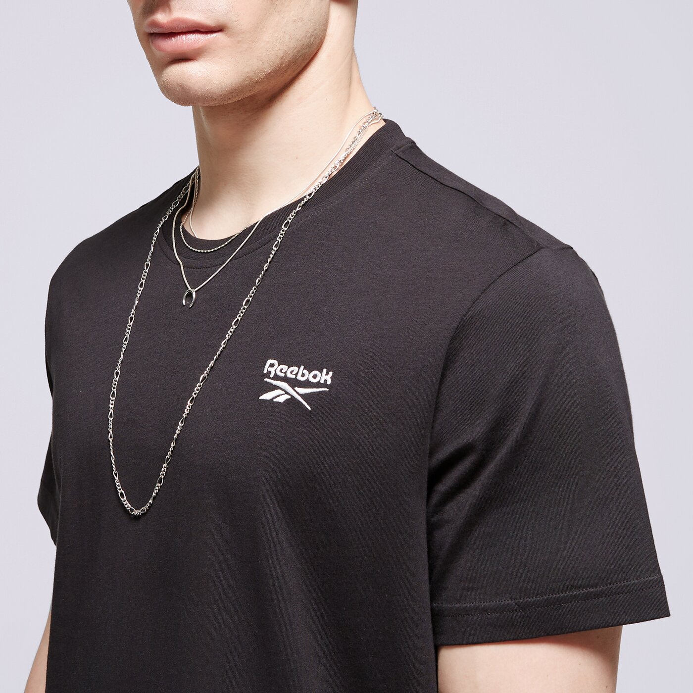 REEBOK T-SHIRT SS RI LEFT CHEST LOGO Schwarz