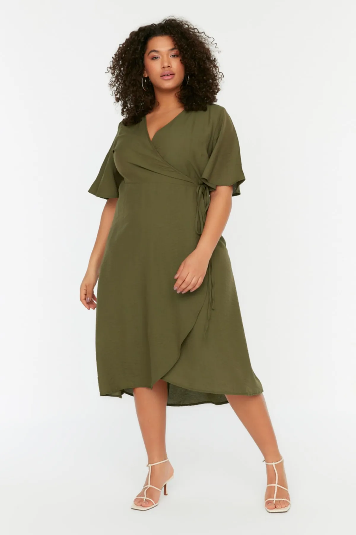 Trendyol Curve  Khakifarbenes, gewebtes, zweireihiges Kleid mit Kragen und Krawattendetails TBBSS22EL1564