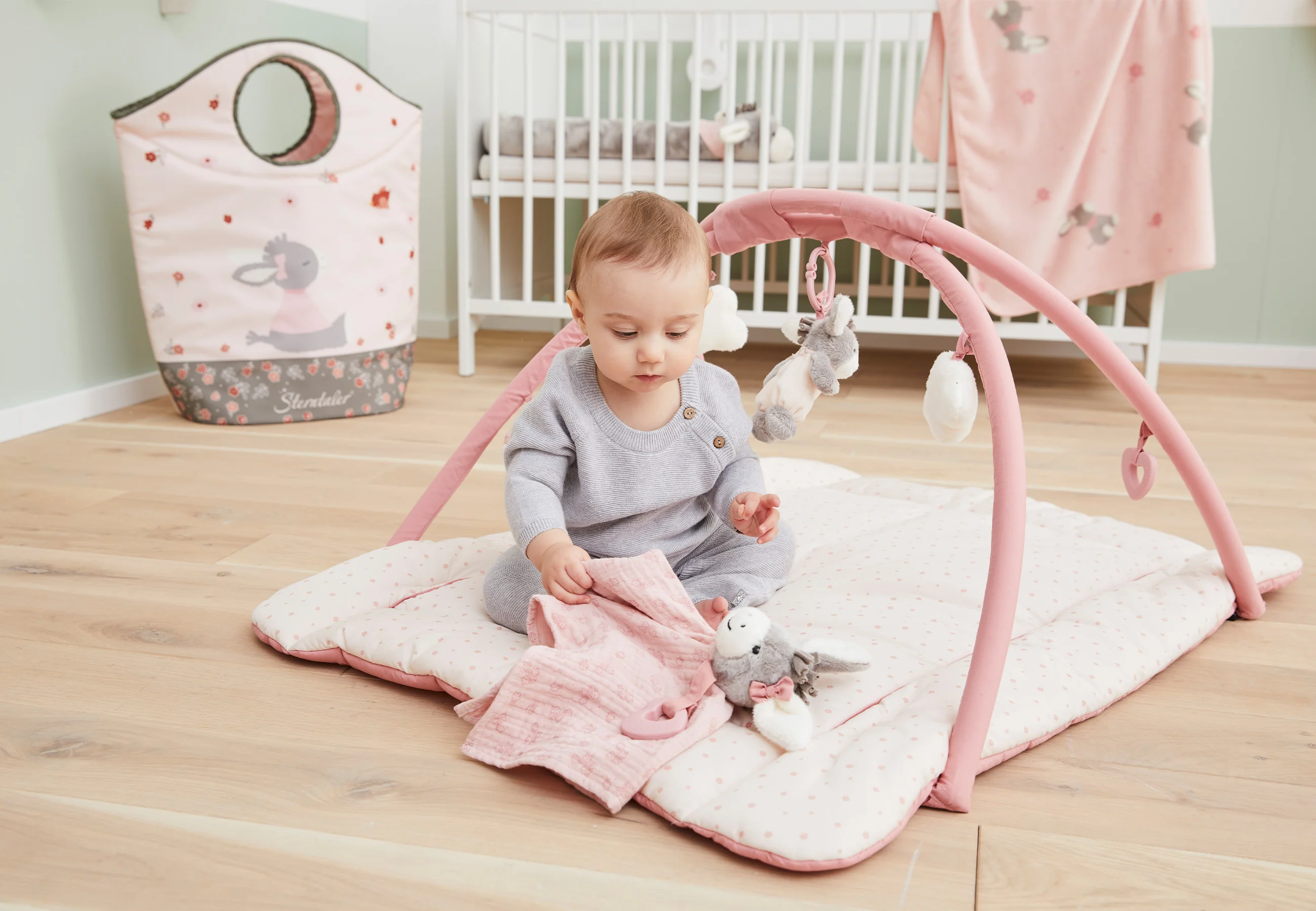 Babydecke Esel Emmi Girl mit Allover-Motiv in rosa