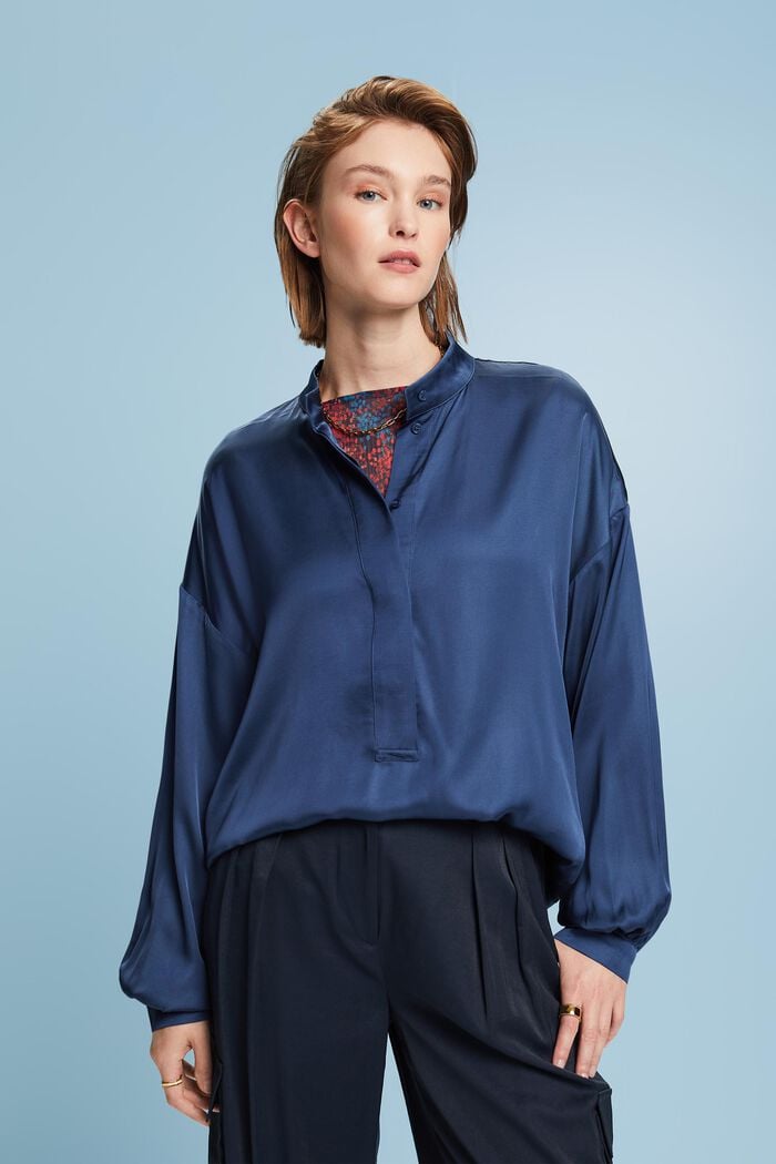 Satinbluse mit geknöpfter Front