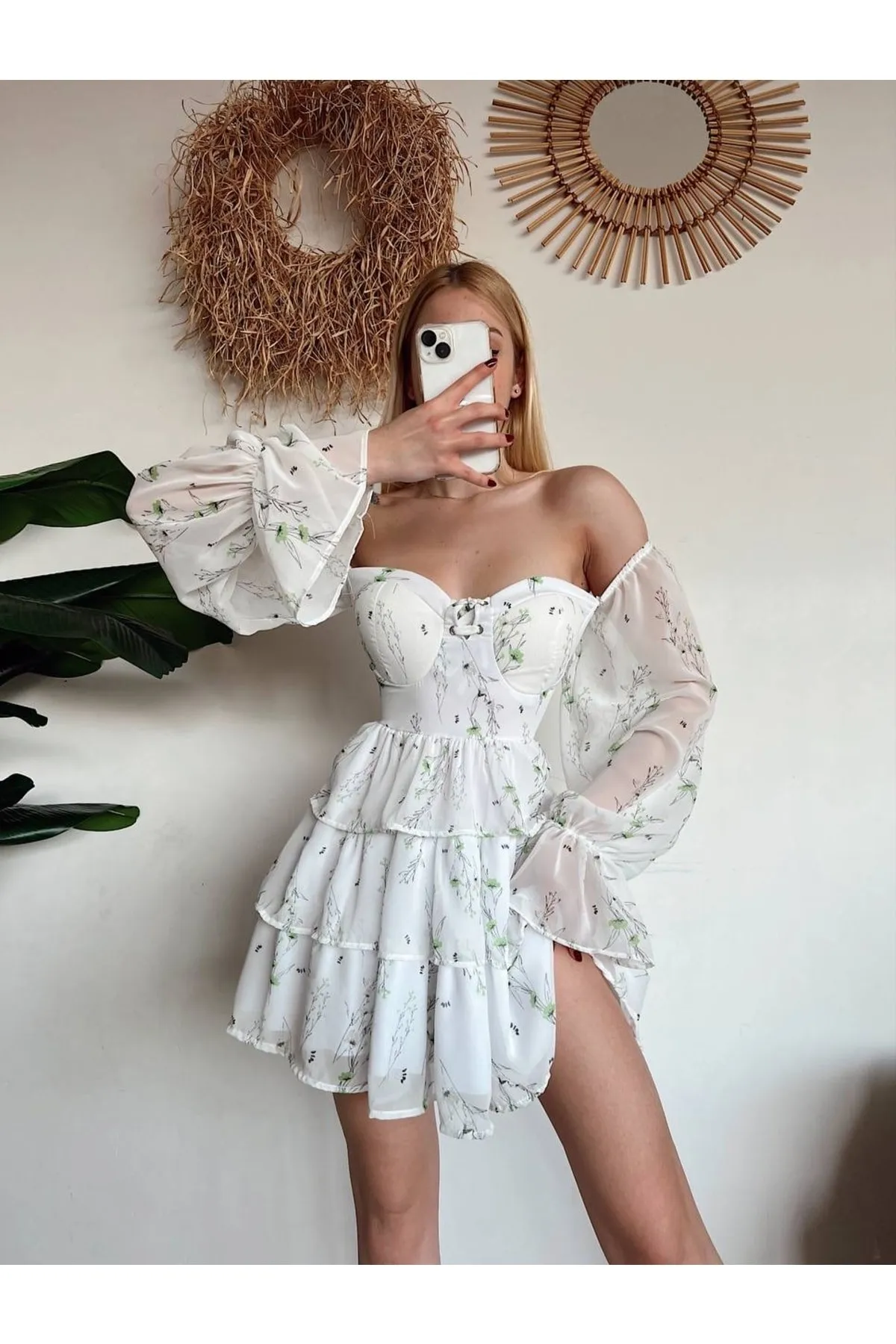MY BELLA BUTİK  Chiffonkleid mit minimalistischem Blumenmuster