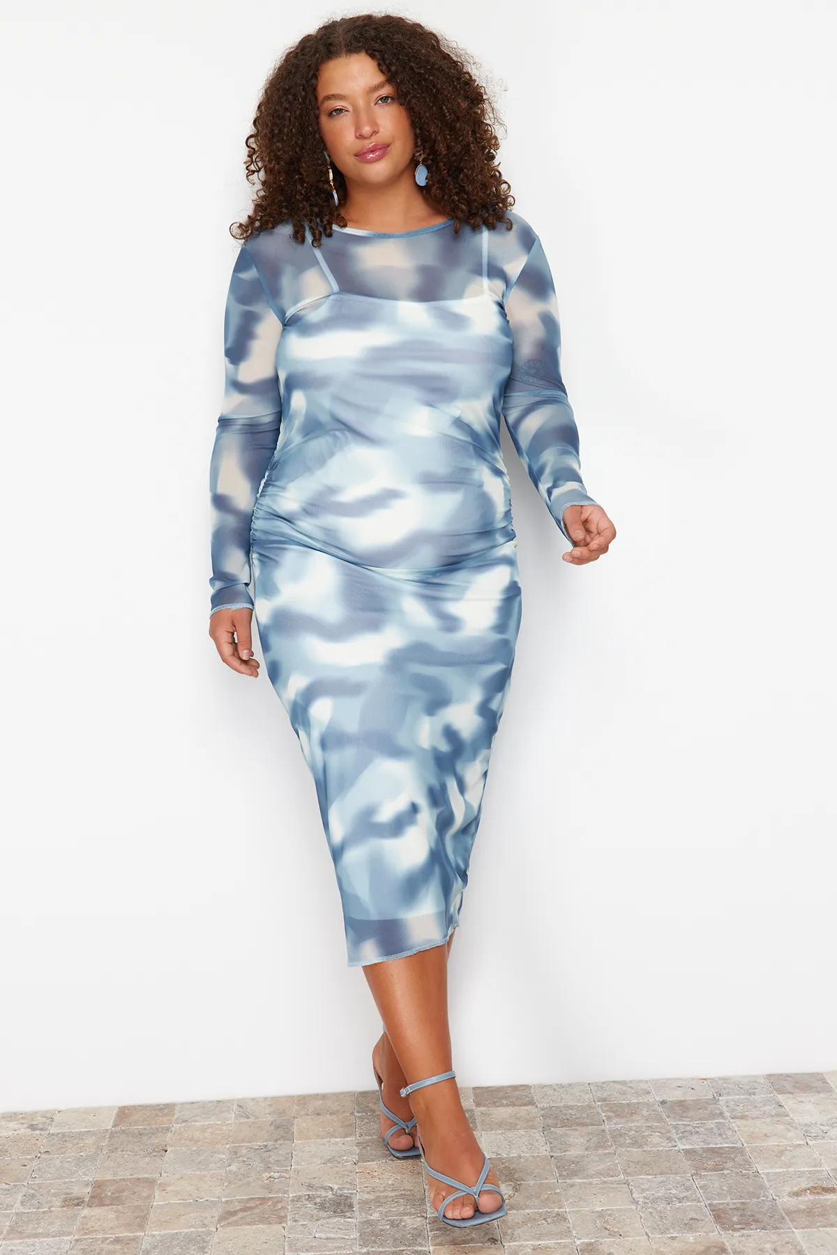 Trendyol Curve  Blaues Tüll-Strickkleid in Übergröße TBBSS24AH00058