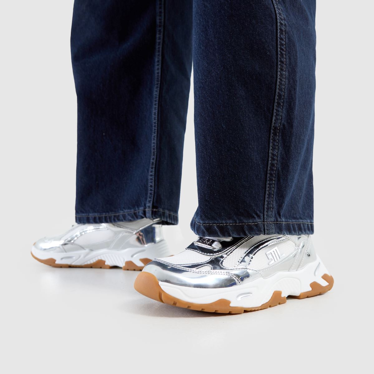 Steve Madden – Sneakpeak – Silverfärgade sneakers i flera färger
