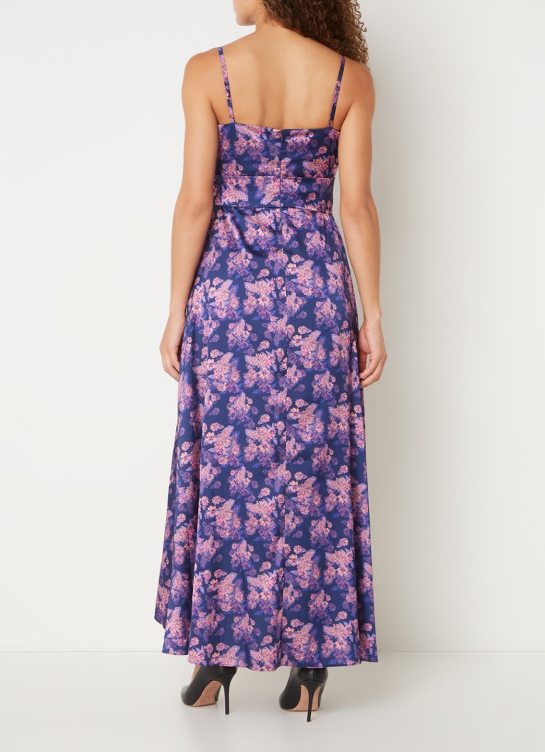 Rochie lungă Chi Chi London cu imprimeu floral și tiv asimetric.