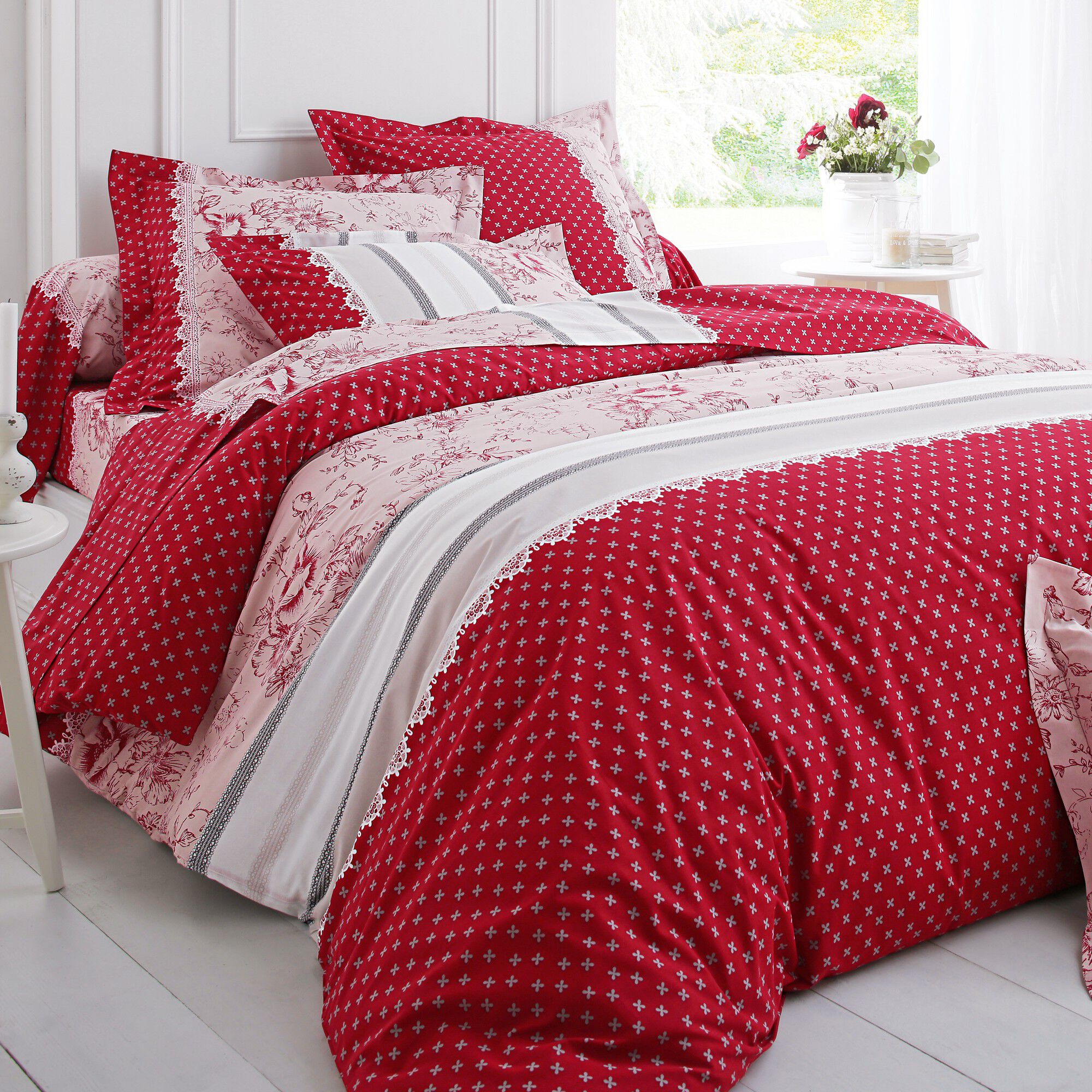 Linge de lit Gabrielle en coton imprimé pois, fleurs et dentelle