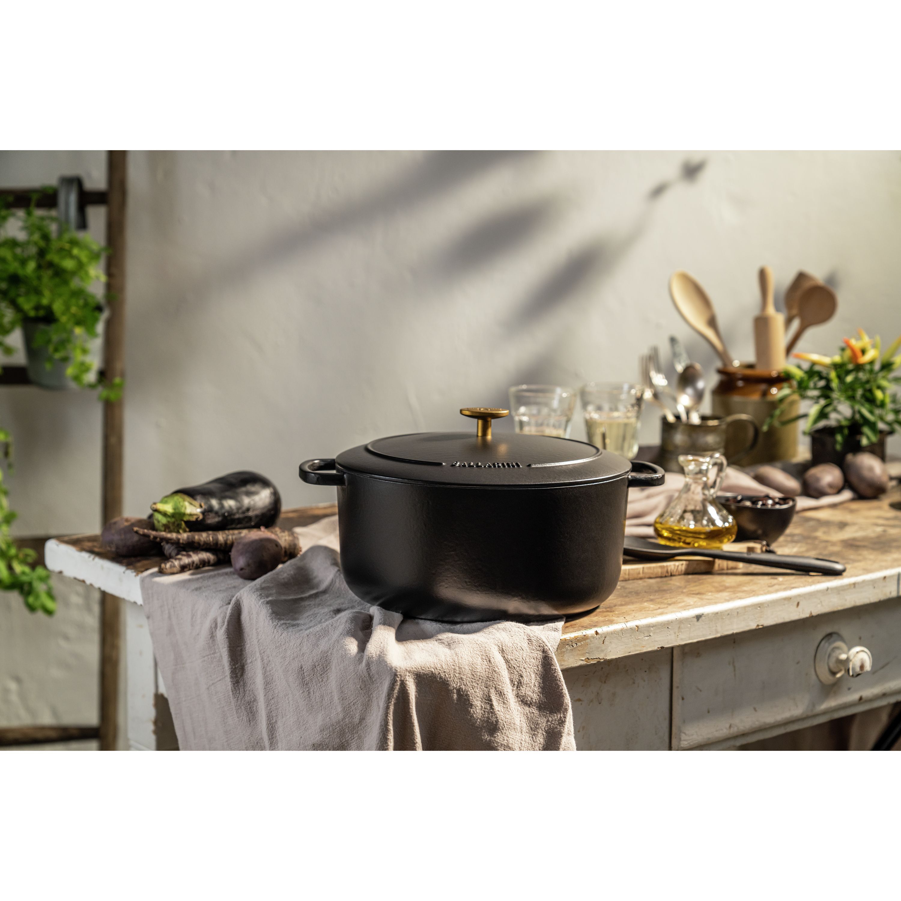 Cocotte 24 cm, rund, Schwarz, Gusseisen