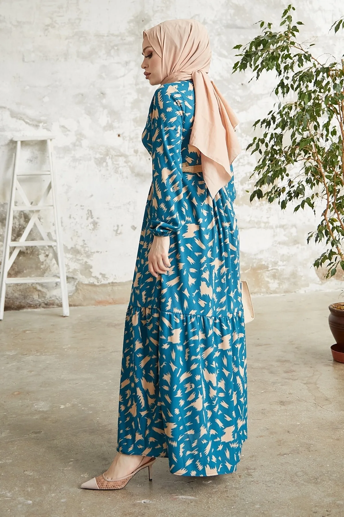 InStyle  Rena Kleid mit Strohgürtelmuster – Indigo