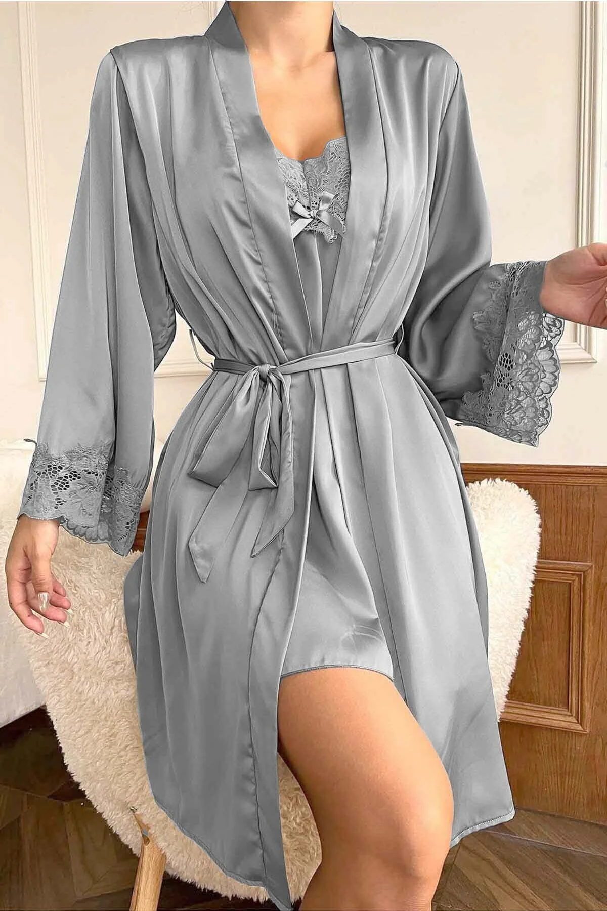 Merry See  Set aus besticktem Satin-Nachthemd mit Schnürung und Spitze