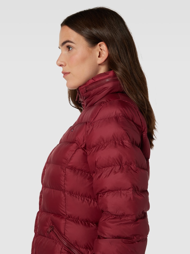 Steppjacke mit Label-Stitching in bordeaux rot