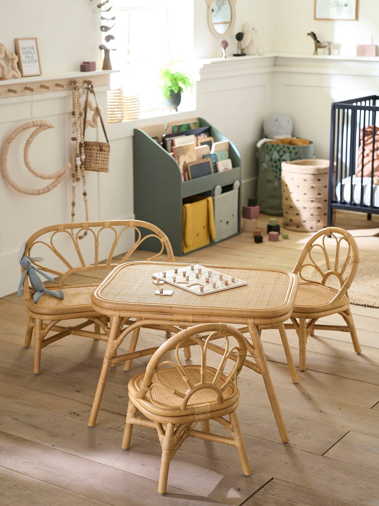 Vertbaudet Kinderzimmer-Set: 2 Stühle & Tisch aus Rattan BOHO - natur/blumenform