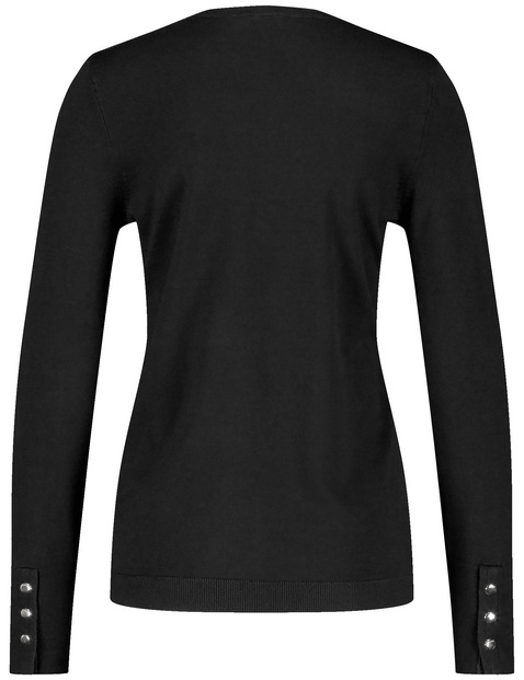 Nachhaltiger Pullover mit dekorativen Knöpfen