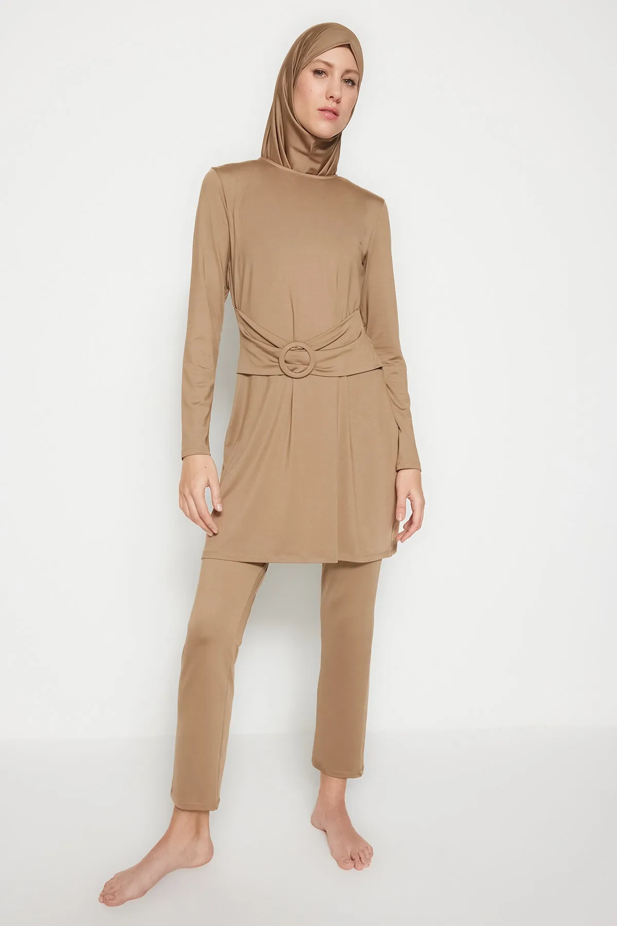 Trendyol Modest  Nerzfarbener, vollständig bedeckter, gestrickter Lycra-Badeanzug mit Selbstgürtel, 4-teilig TCTSS23CF00038
