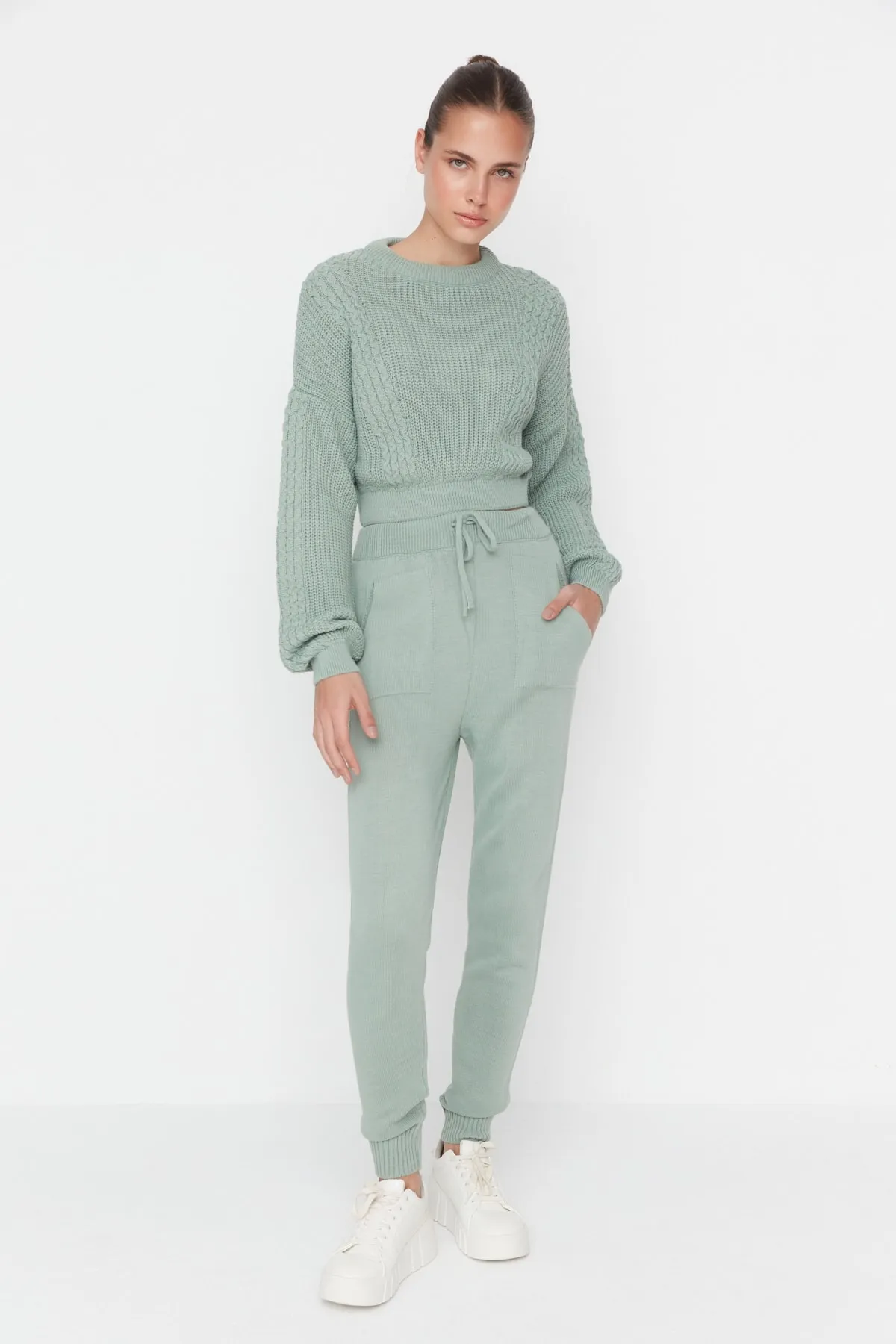 Trendyol Collection  Mintgrünes, kurzes Strickoberteil und -unterteil-Set mit Rundhalsausschnitt TWOAW21AU0047