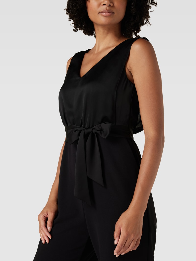 Jumpsuit mit Taillenband in schwarz