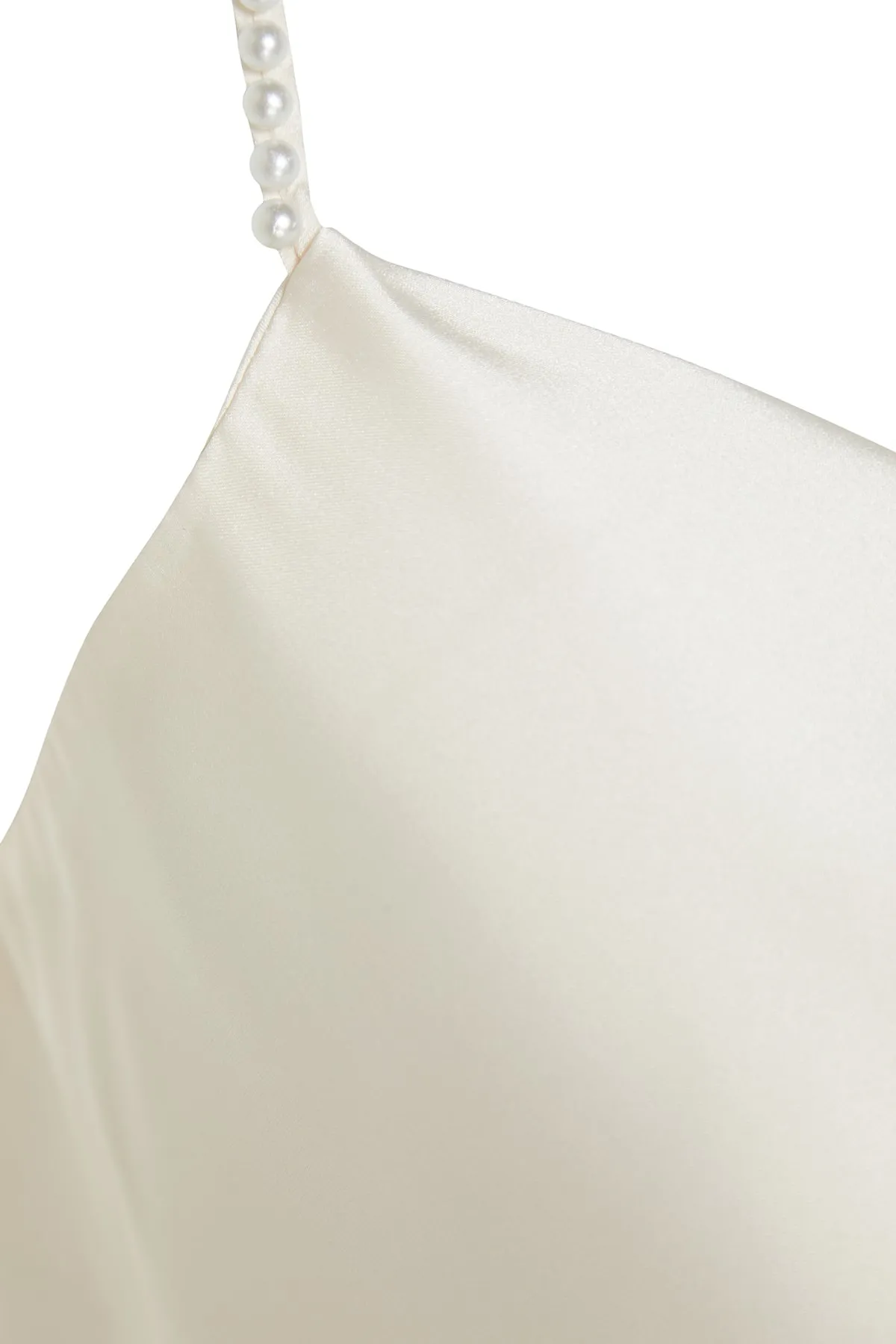 Trendyol Curve  Ecrufarbene Basic-Bluse aus Satin mit tiefem Ausschnitt