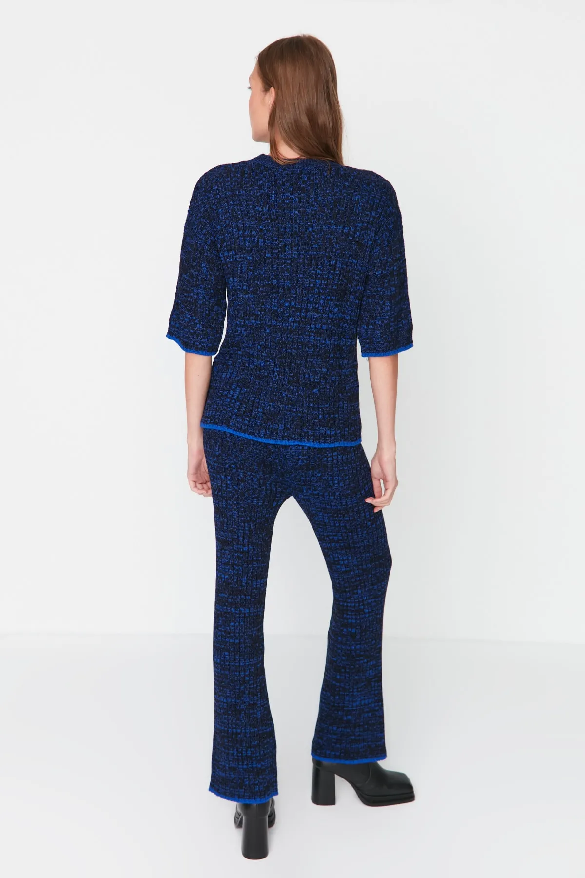 Trendyol Collection  Schwarzes Strickoberteil und -unterteil mit Farbverlauf-Muster TWOAW23AU00191