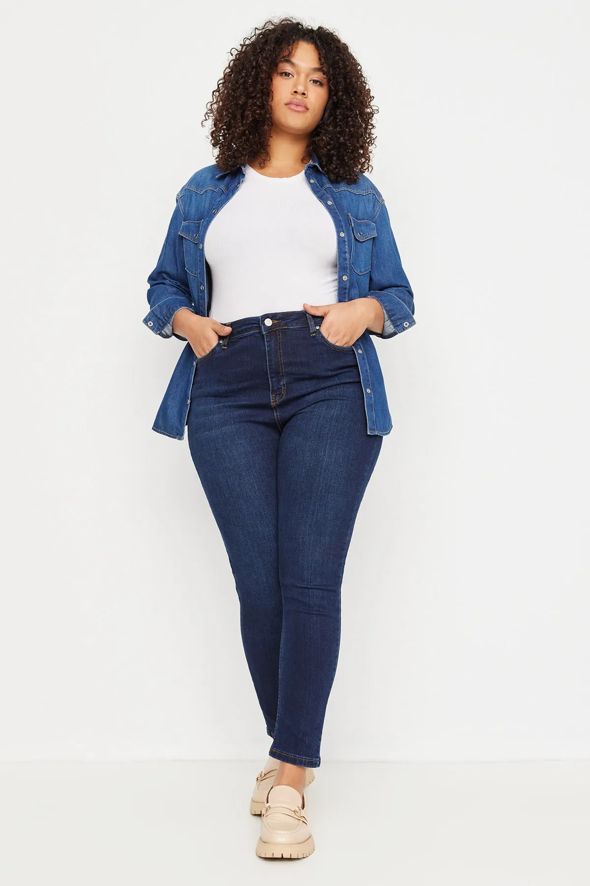Trendyol Curve  Dunkelblaue, dehnbare Skinny-Jeans mit hoher Taille TBBAW23JE00000