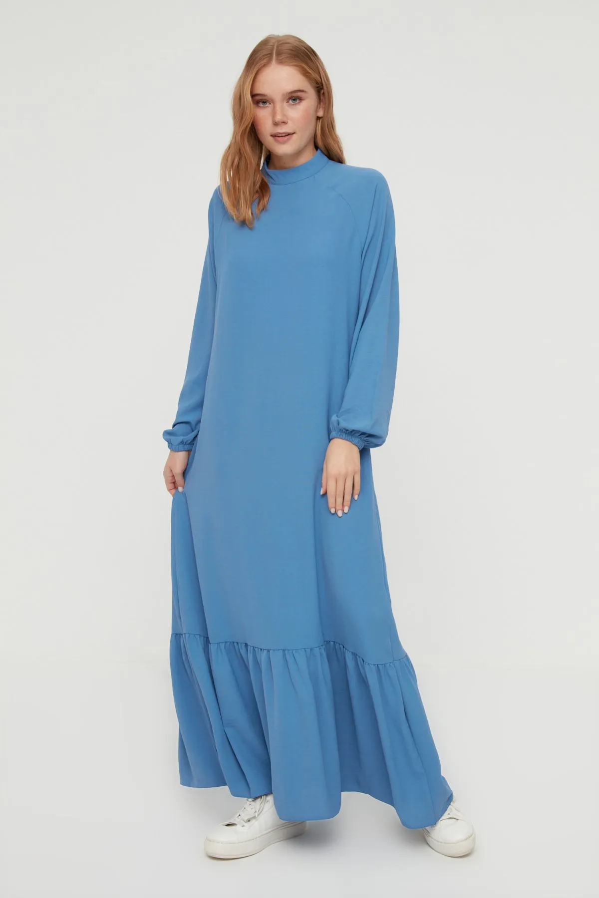 Trendyol Modest  Indigoblaues, elastisches Aerobin-Gewebekleid mit Stehkragen und Ärmeln TCTSS22EB0010