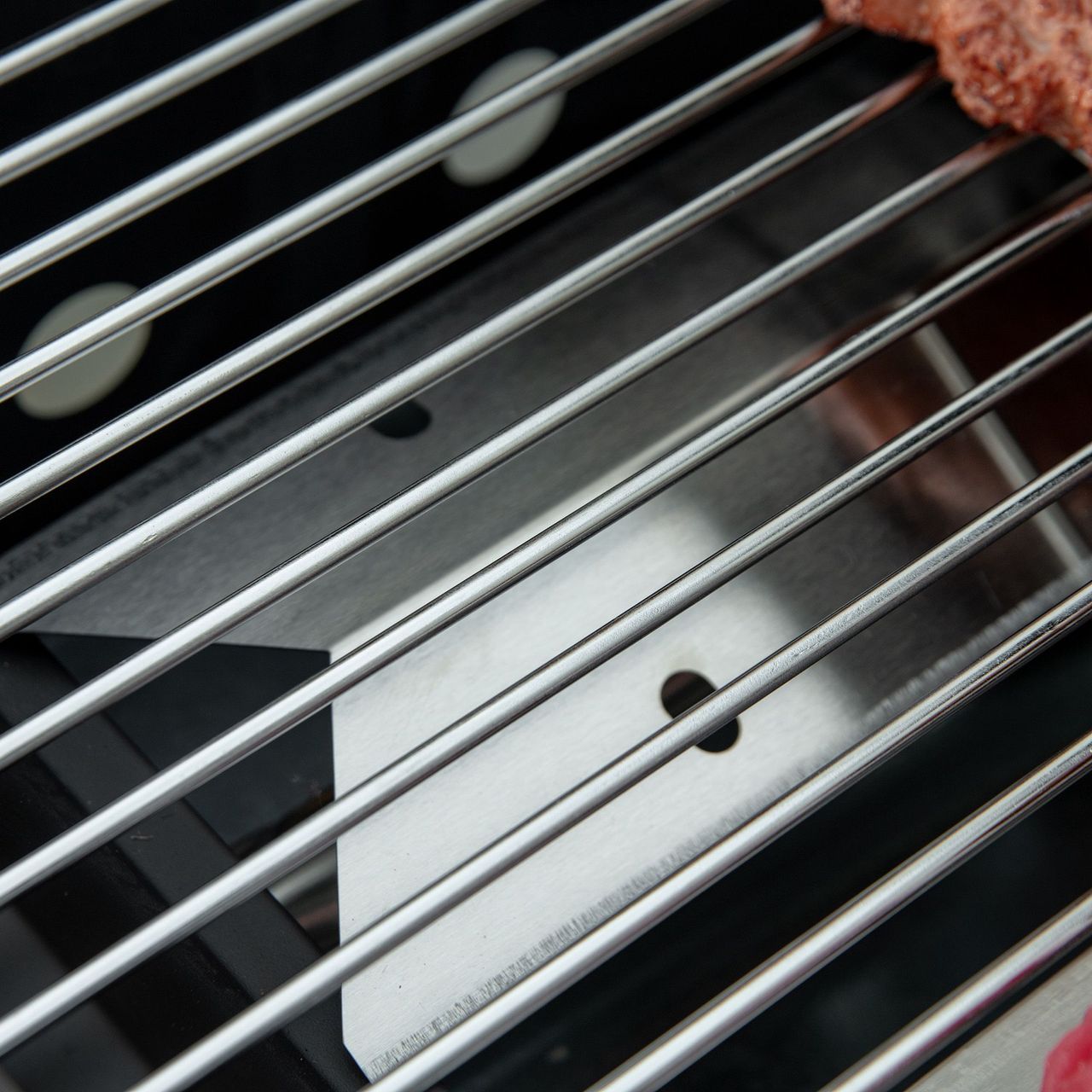Outsunny Gasgrill BBQ mit 3 Brennern je 3 kw mobiler Grillwagen mit 4 Rädern Grillnetz Seitentischen Druckminderer Schläuche Schrank Multifunktion Stahl Schwarz 121 x 55 x 109 cm
