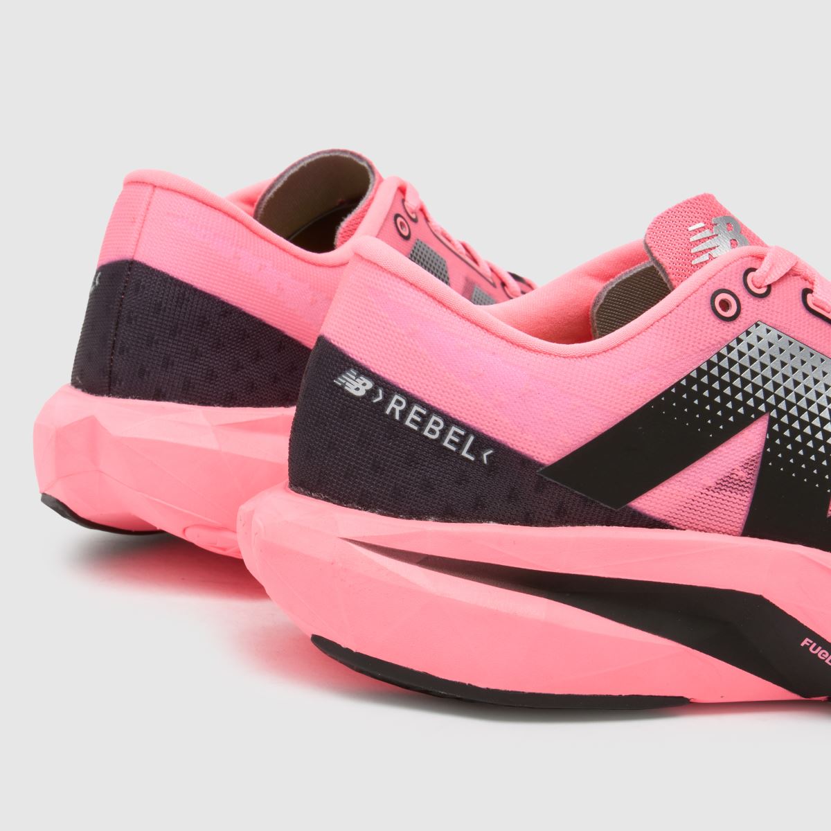 New Balance – Fuelcell Rebel v4 – Rosa träningsskor