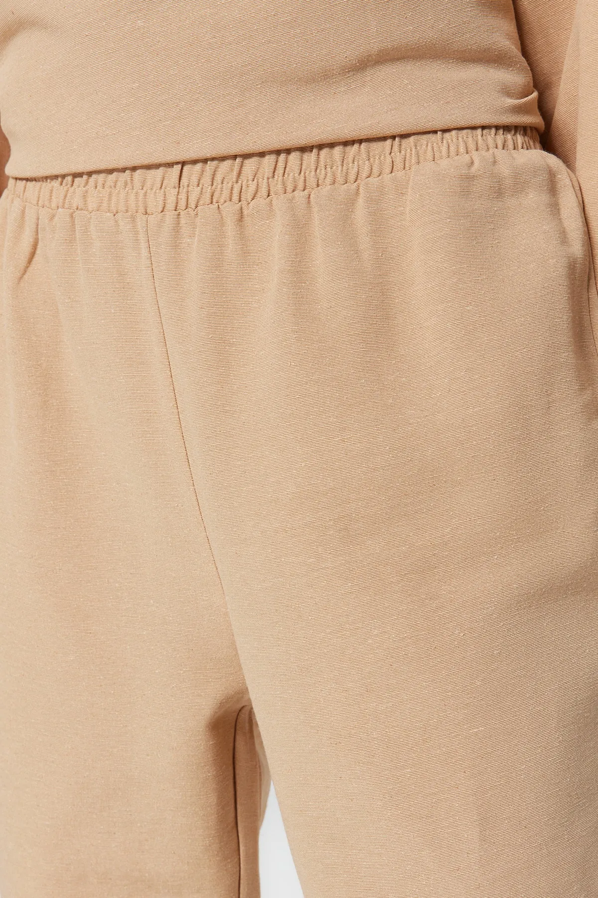 Trendyol Modest  Beiges Tunika-Hosen-Set mit Gipe-Detail in Leinenoptik TCTSS23US00075