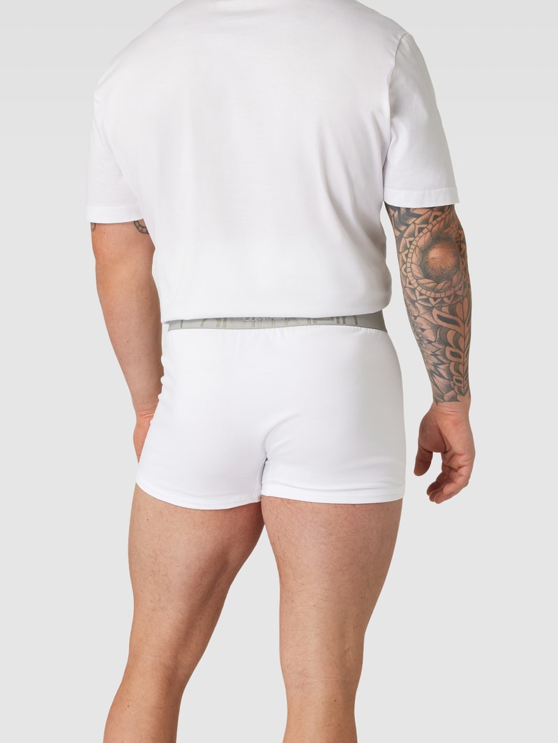 PLUS SIZE Trunks mit mittelhohem Bund und Label-Muster in weiß