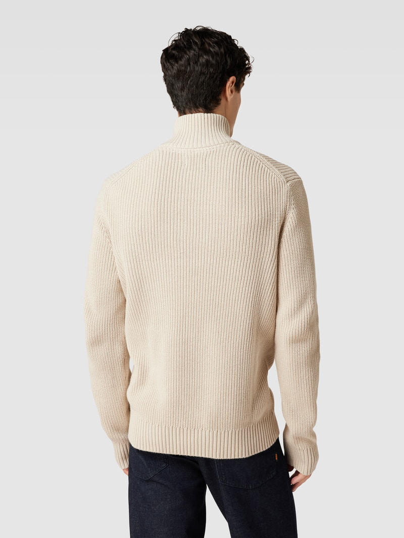 Strickpullover mit Stehkragen in sand