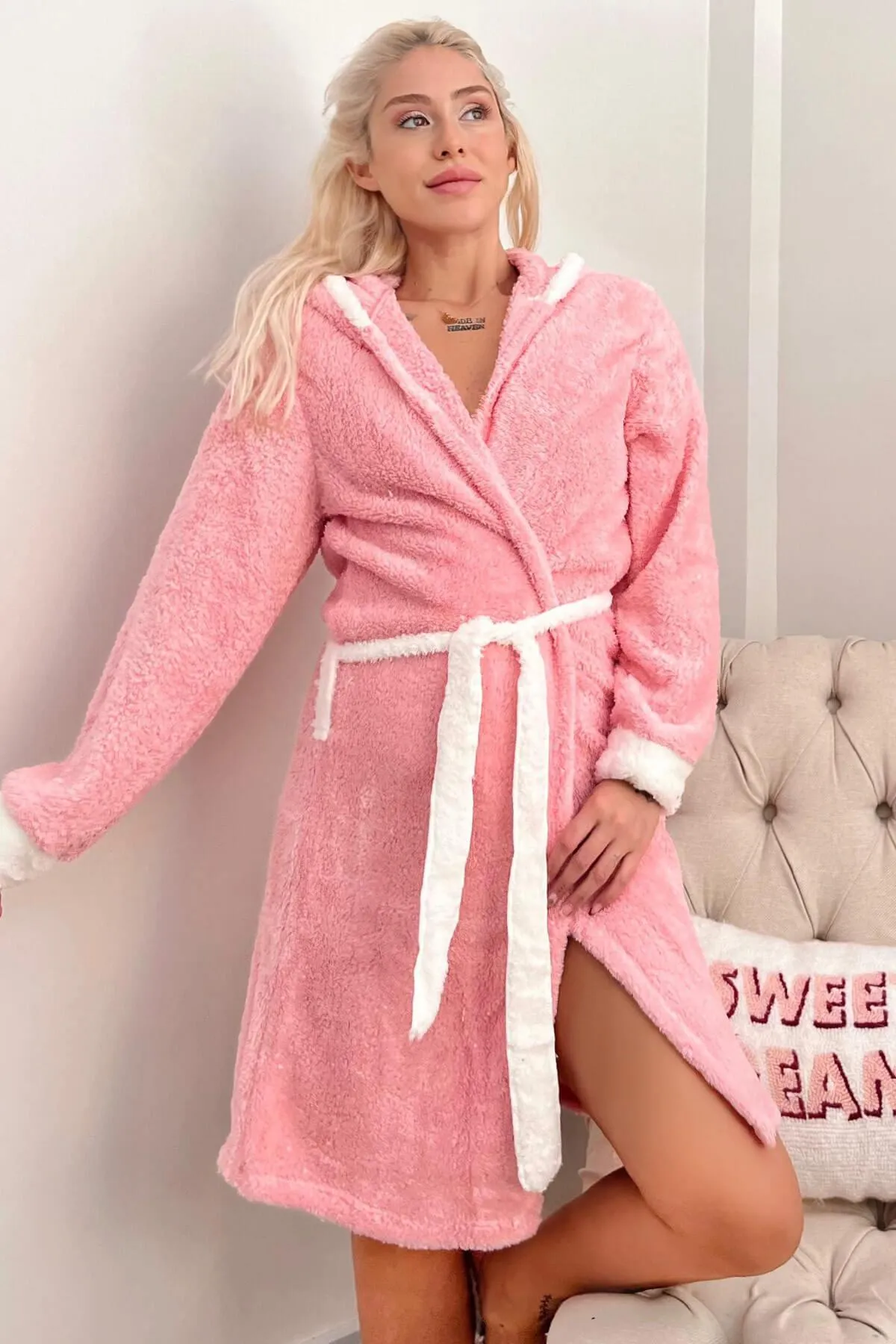 Pijamaevi  Gemusterter Damen-Morgenmantel mit Kapuze und Plüsch von Salmon Love