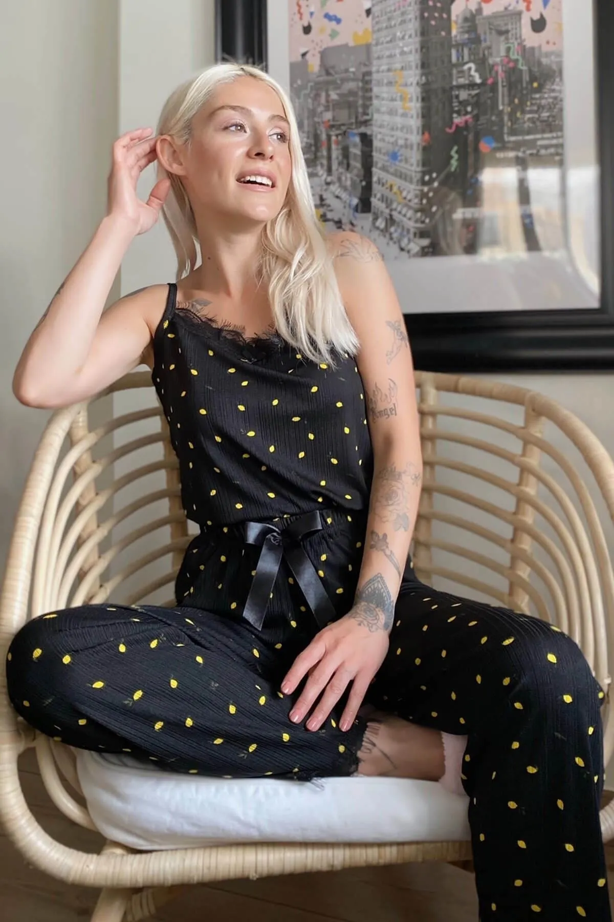 Pijamaevi  Damen-Pyjama-Set aus Mini-Strickspitze mit Zitronenmuster und Kordelriemen